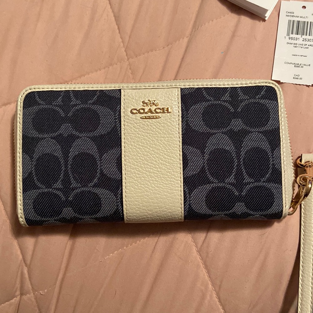 Coach Womens Wallet - Picture 1 of 4